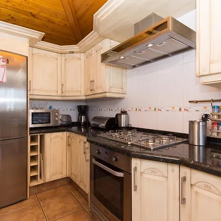 Lovely 4-Bed Villa In Costa Adeje Βίλα