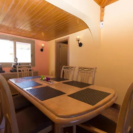 Lovely 4-Bed Villa In Costa Adeje *