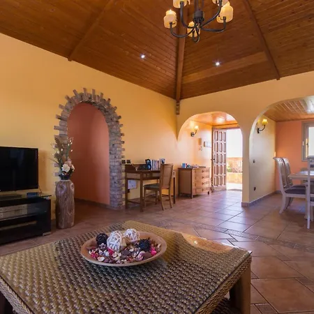 Villa Lovely 4-Bed Villa In Costa Adeje Costa Adeje (Tenerife)