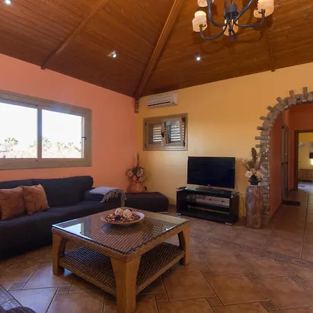 Вилла Lovely 4-Bed Villa In Costa Adeje *